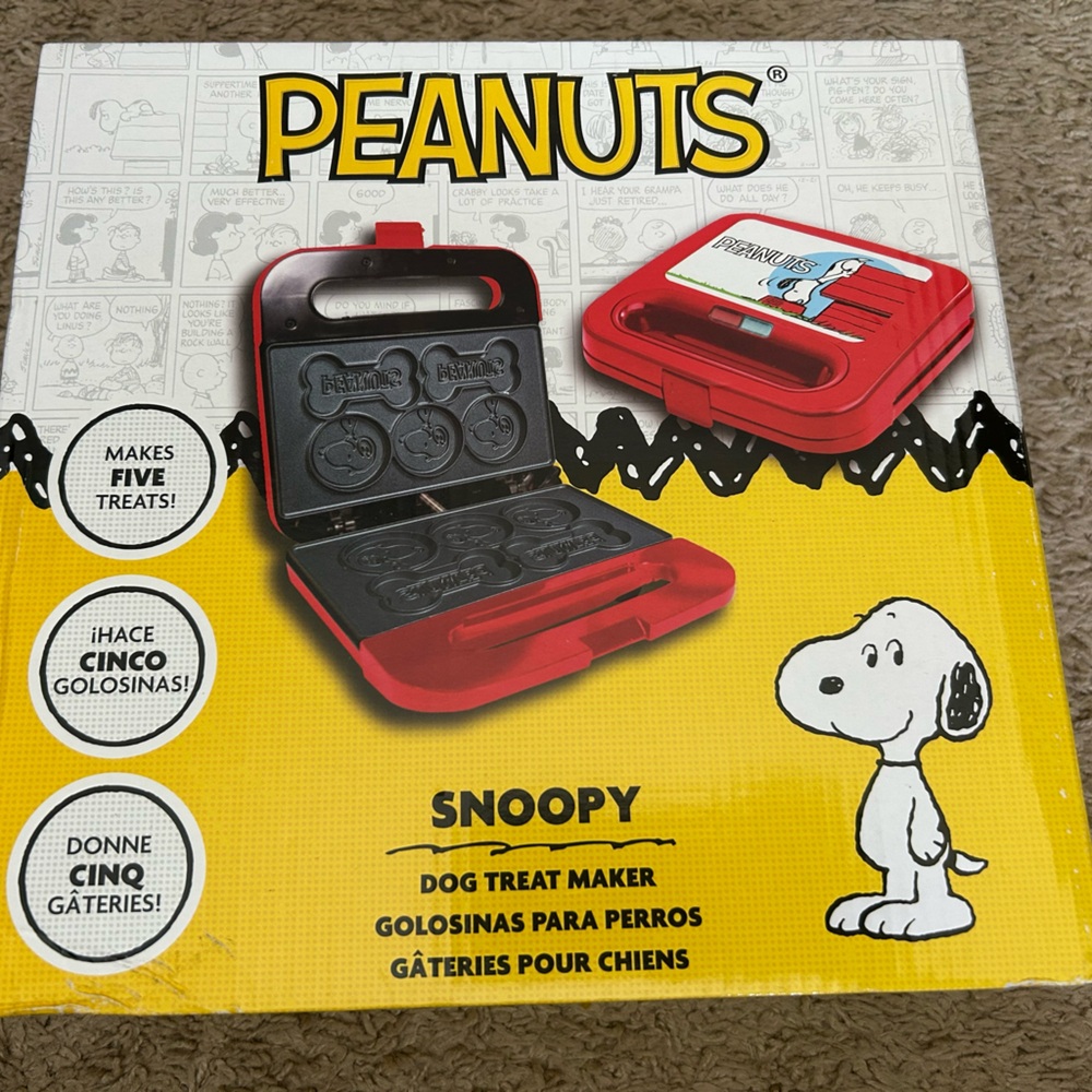 Peanuts Snoopy Dog Treat Maker 5 Treats Red New Non-stick Easy & Quick